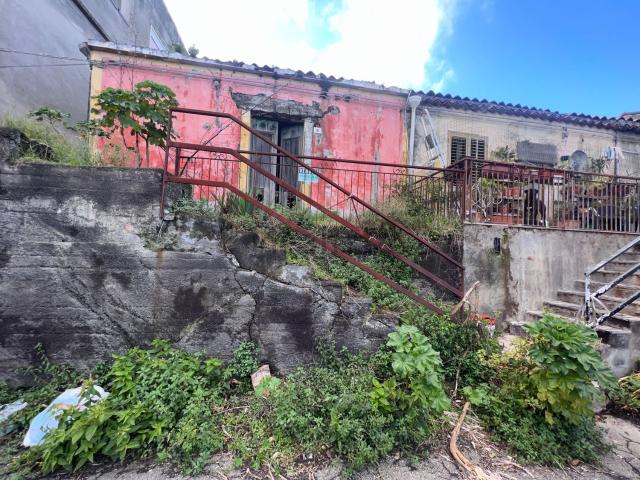 Rustico in vendita a Piedimonte Etneo, Sicilia