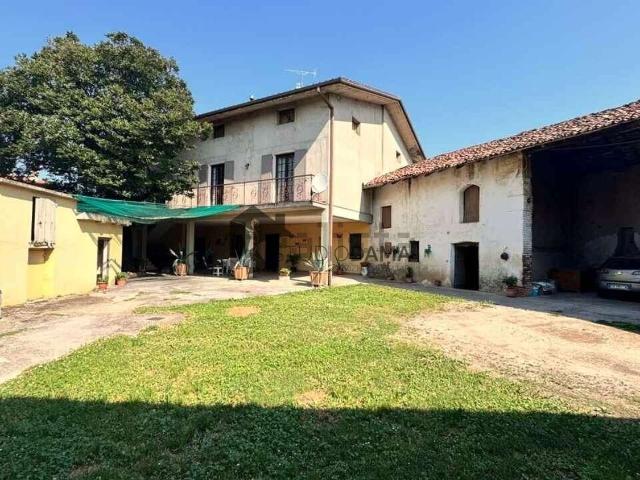 Rustico in vendita a Prevalle, Lombardia