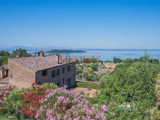 Rustico in vendita a Magione, Umbria