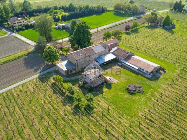 Rustico in vendita a Tresinaro - Secchia, Re
