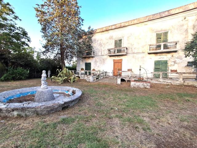 Rustico in vendita a Somma Vesuviana, Campania