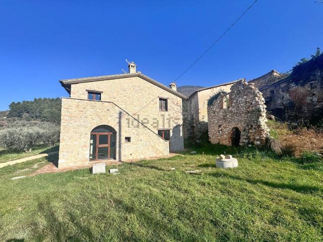 Rustico in vendita a Spello, Umbria