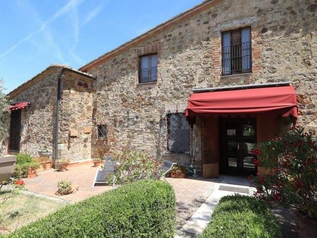Rustico in vendita a Radicofani, Toscana