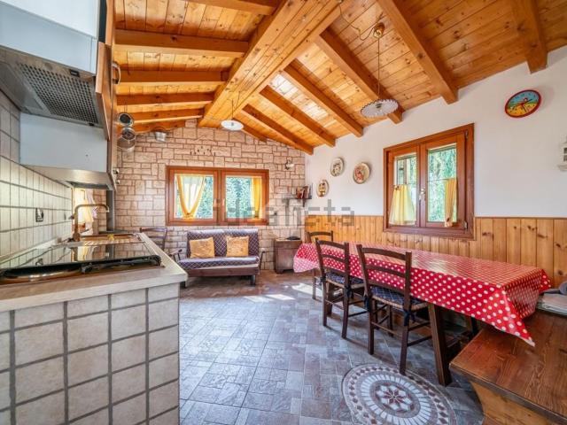 Rustico in vendita a Bosco Chiesanuova, Veneto