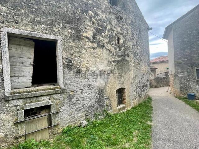 Rustico in vendita a Caprino Veronese, Veneto