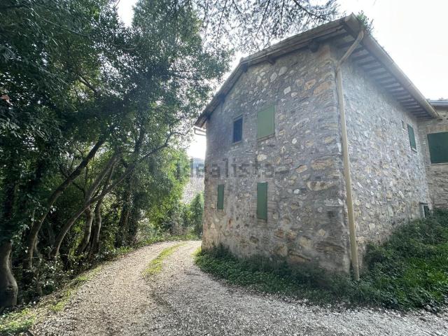 Rustico in vendita a Spoleto, Umbria