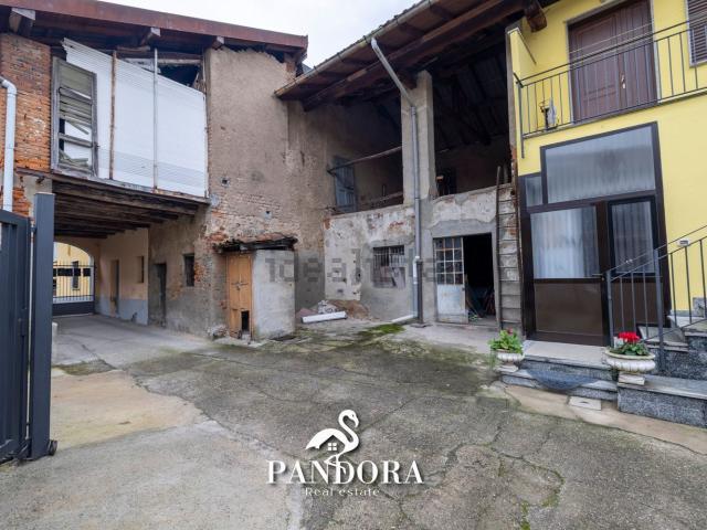 Rustico in vendita a Samarate, Lombardia