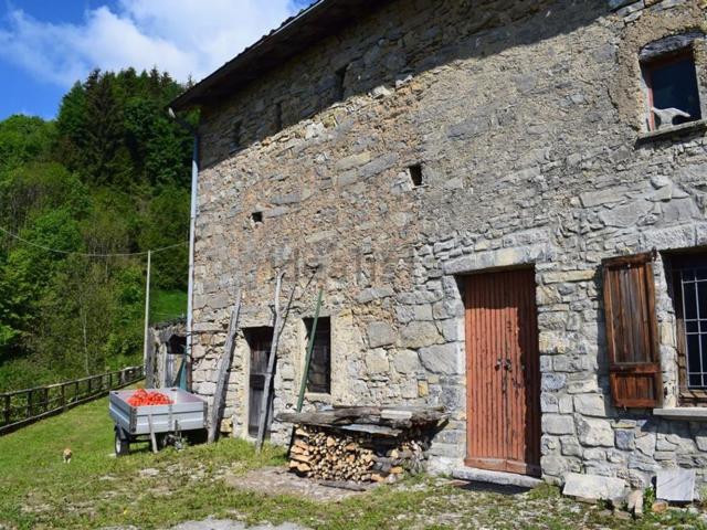 Rustico in vendita a Comunità Montana della Valle Brembana, Zambla Bassa