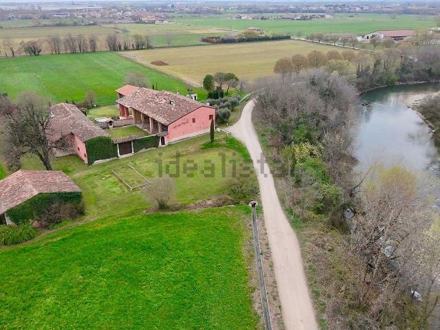 Rustico in vendita a Montichiari, Lombardia