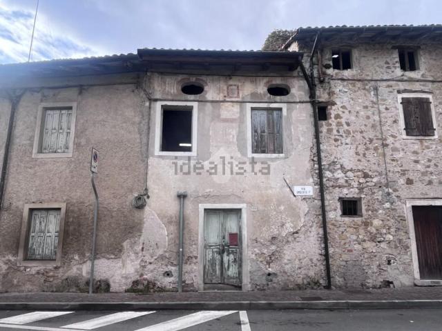 Rustico in vendita a Maniago, Friuli-Venezia Giulia
