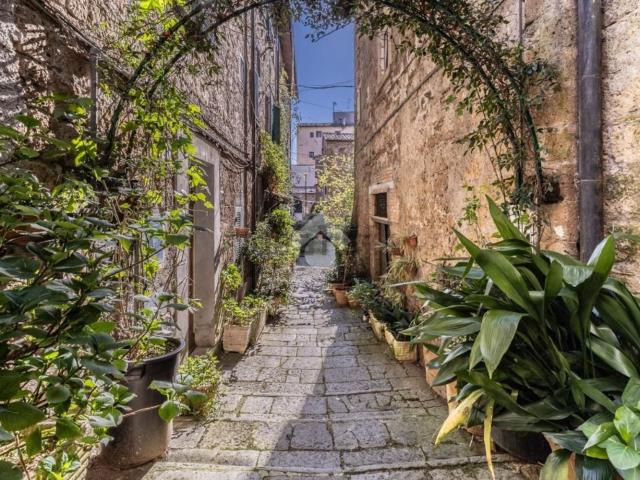 Rustico in vendita a Capranica, Viterbo