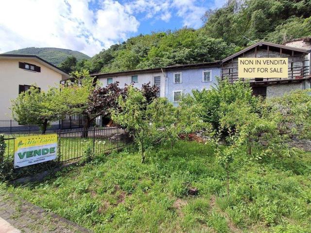 Rustico in vendita a Carlazzo, Lombardia