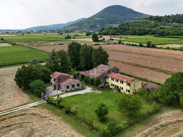 Rustico in vendita a Baone, Veneto