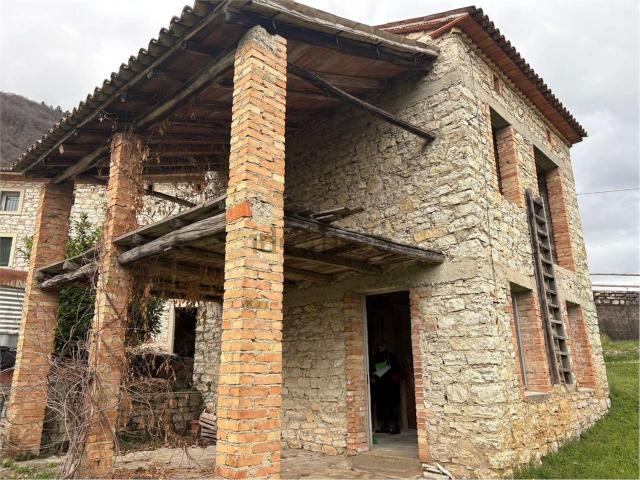 Rustico in vendita a Revine Lago