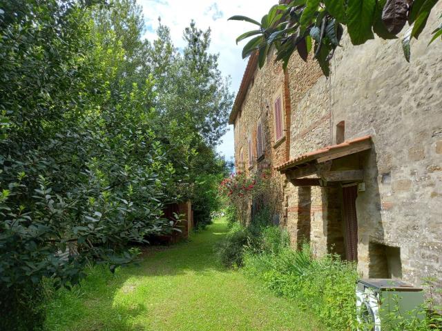 Rustico in vendita a Palazzo Del Pero, Toscana
