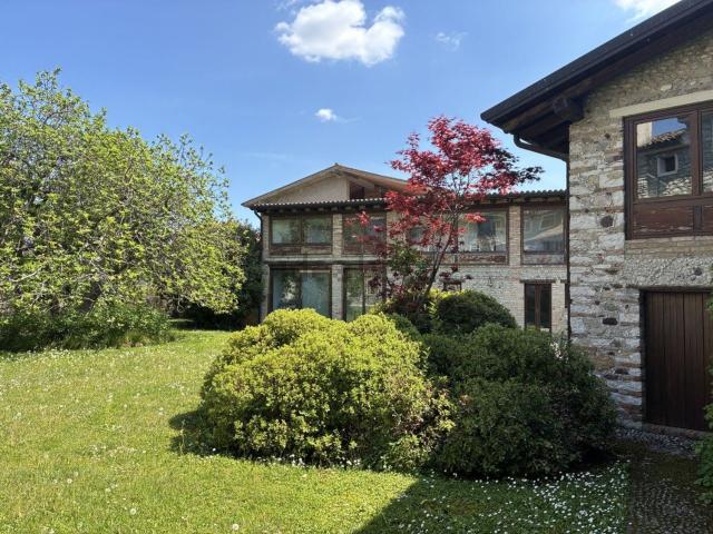 Rustico in vendita a Valdobbiadene, Veneto