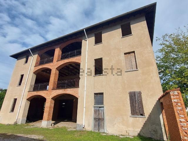 Rustico in vendita a Brenna, Lombardia