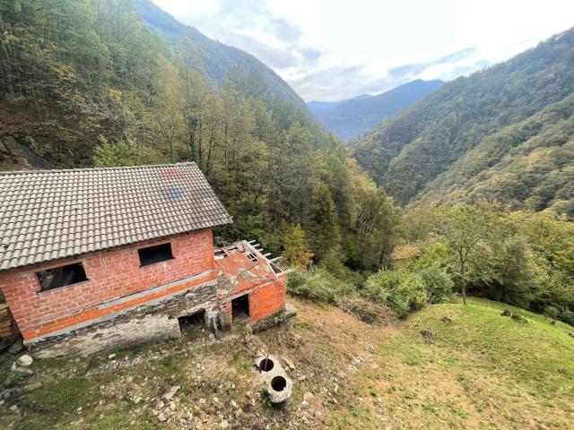 Rustico in vendita a Valle Cannobina, Piemonte