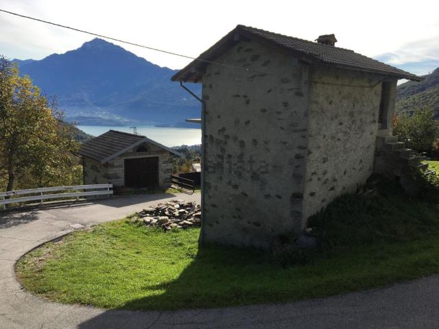 Rustico in vendita a Dosso Del Liro, Lombardia