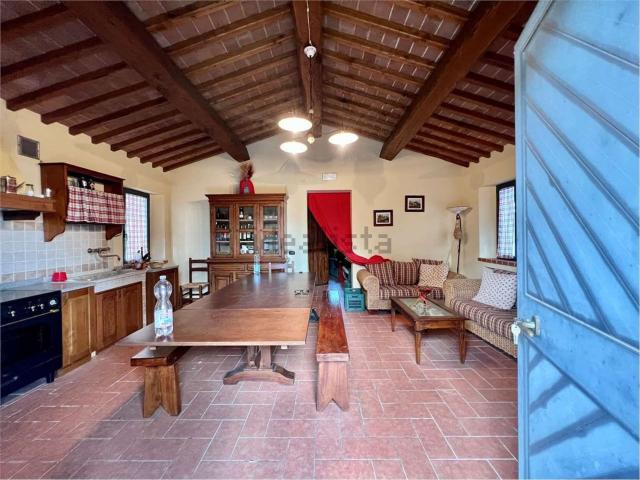 Rustico in vendita a Lamporecchio, Toscana
