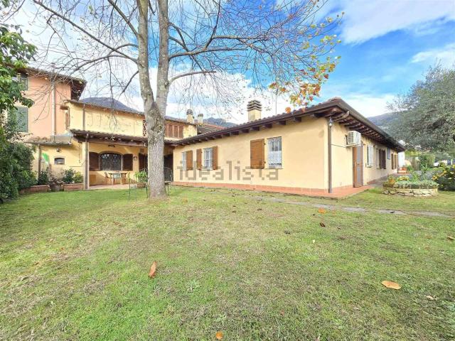 Rustico in vendita a Camaiore, Toscana