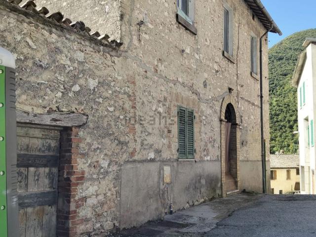 Rustico in vendita a Scopoli, Foligno