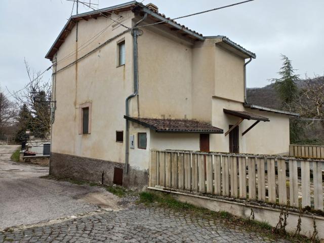 Rustico in vendita a Ocre, Abruzzo