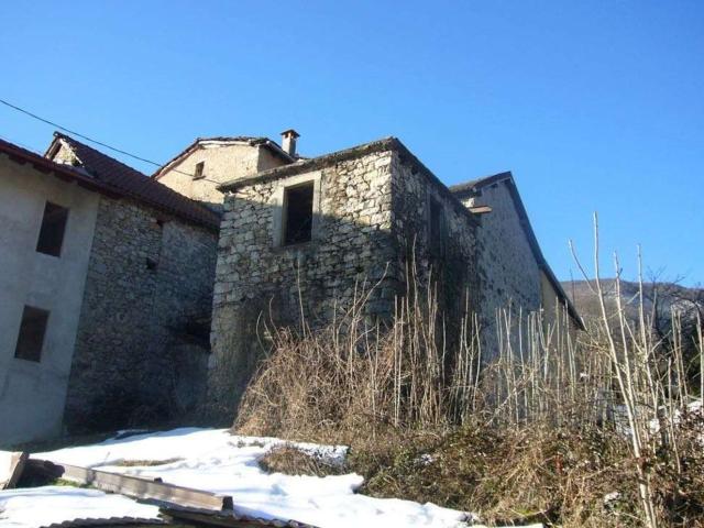 Rustico in vendita a Sant'omobono Imagna, Lombardia
