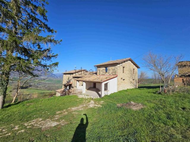 Rustico in vendita a Marche, Macerata