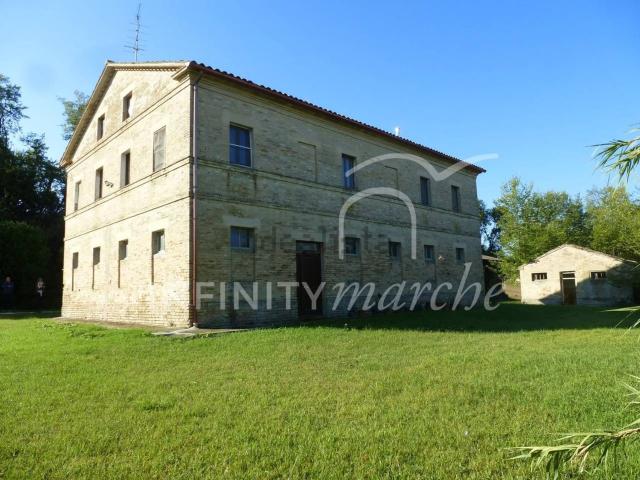 Rustico in vendita a Mori, Marche