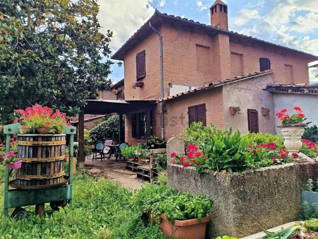 Rustico in vendita a Siena, Toscana