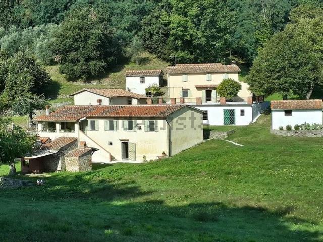 Rustico in vendita a Pescia, Monte a Pescia