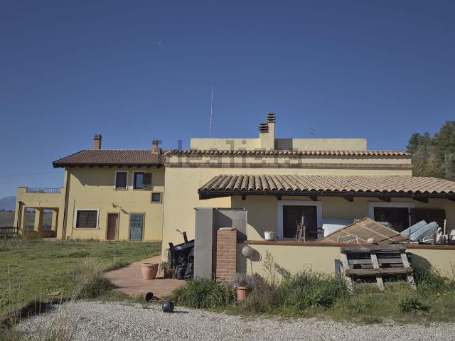 Rustico in vendita a Atri, Abruzzo