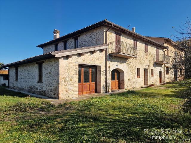 Rustico in vendita a Castel Ritaldi, Umbria