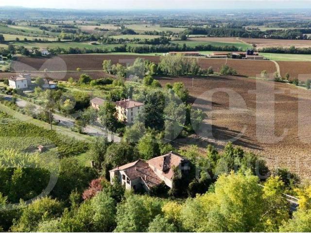 Rustico in vendita a Agazzano, Reggio Emilia
