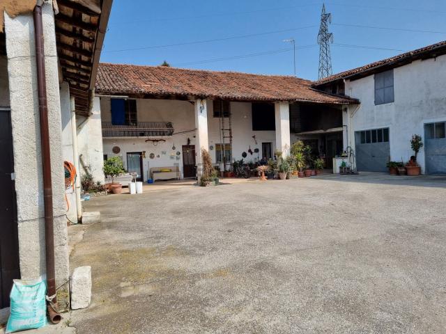Rustico in vendita a Bedizzole, Lombardia