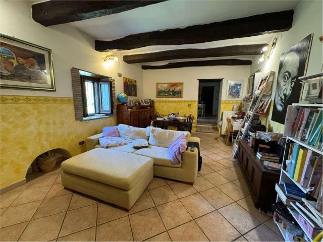 Rustico in vendita a Stroncone, Umbria