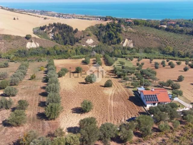 Rustico in vendita a Roseto Degli Abruzzi, Abruzzo