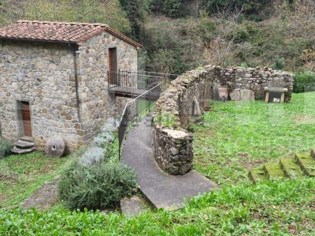Rustico in vendita a Lamporecchio, Toscana