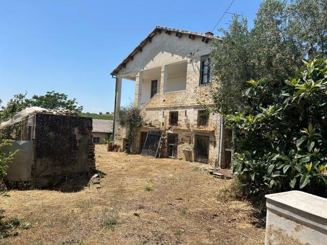 Rustico in vendita a Montone, Mosciano Sant'angelo