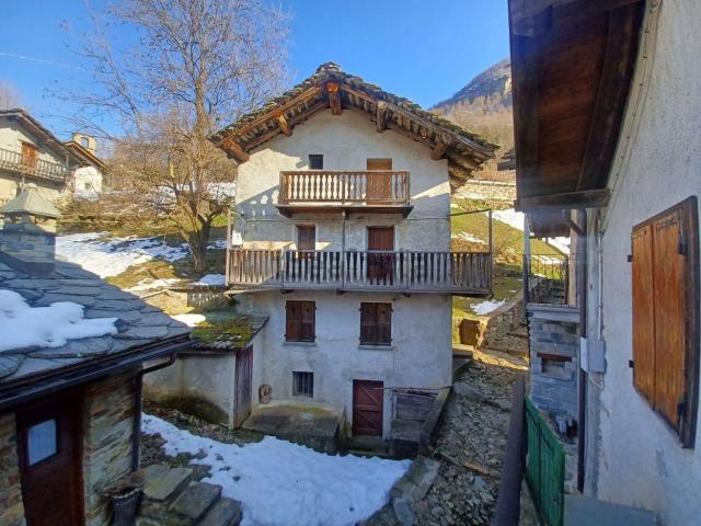 Rustico in vendita a Perloz, Aosta