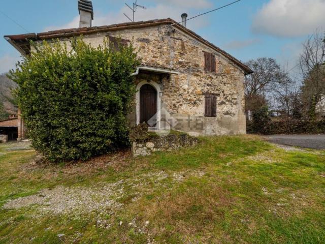 Rustico in vendita a Lesignano De' Bagni, Reggio Emilia