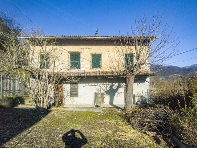 Rustico in vendita a Sant'omobono Imagna, Lombardia