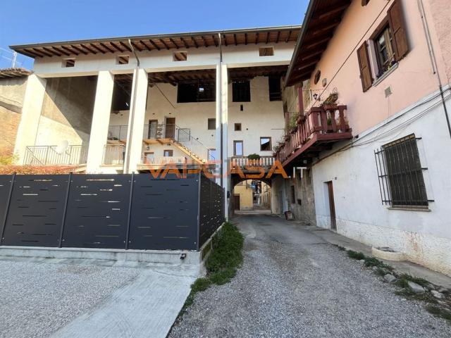 Rustico in vendita a Castel Rozzone, Lombardia
