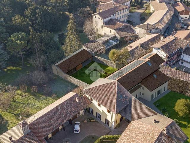 Rustico in vendita a Scanzorosciate, Lombardia