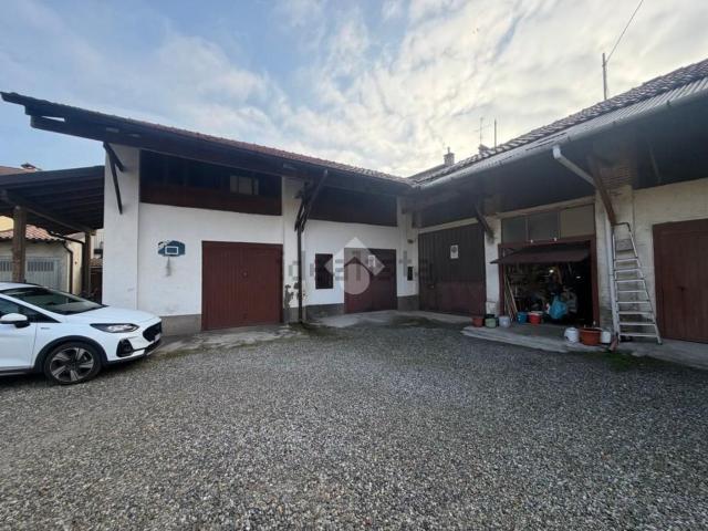 Rustico in vendita a Bussero, Lombardia