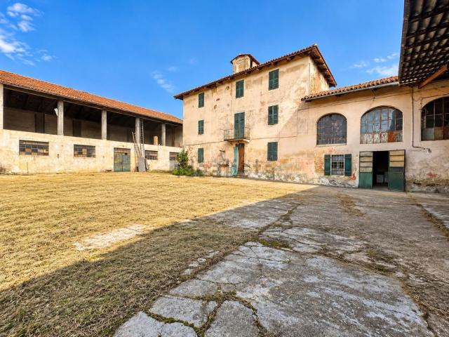 Rustico in vendita a Valfenera, Asti