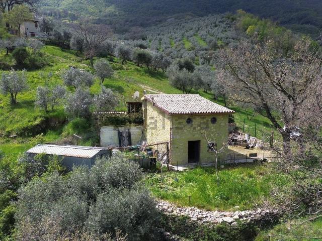 Rustico in vendita a Scandriglia, Lazio