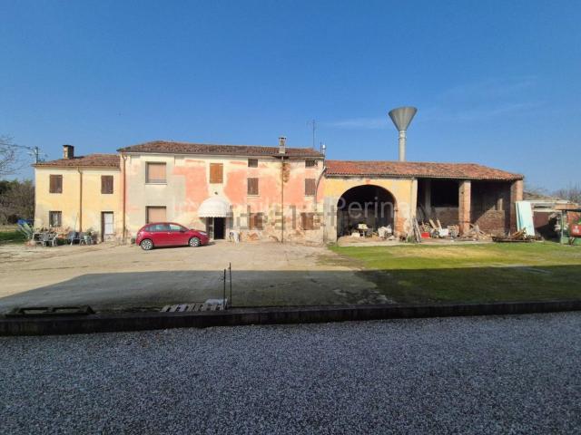 Rustico in vendita a Erbè, Verona