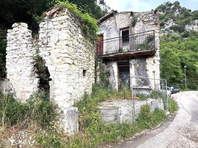 Rustico in vendita a Cantalice, Lazio